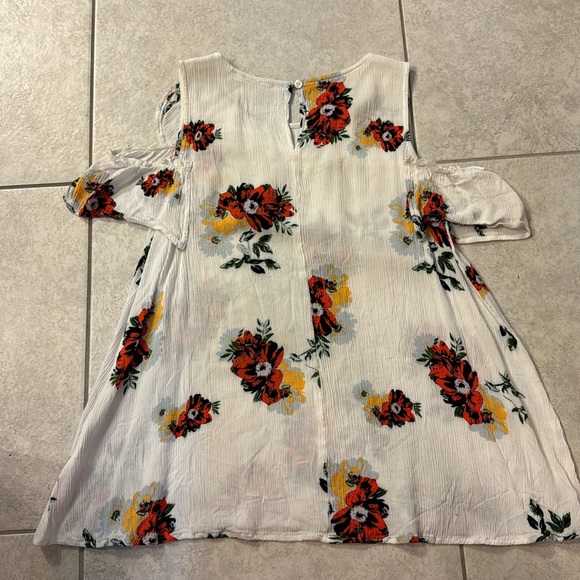 Easel brand cold shoulder top with floral design - Picture 2 of 2